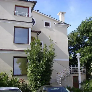 Gostinjska kuća Apartments Premantura, Premantura